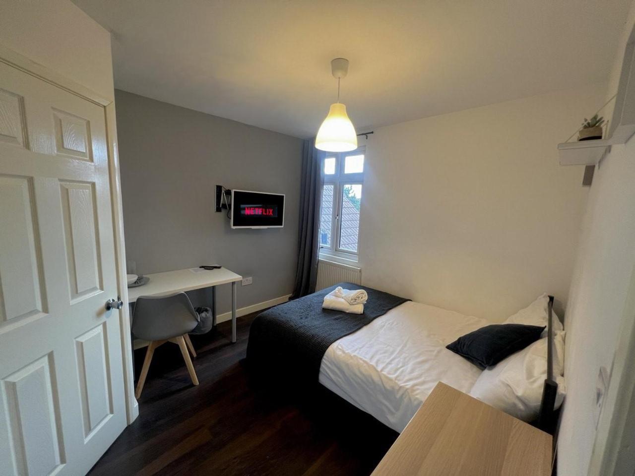 Deluxe Ensuite Double Room With Ensuite Ковънтри Екстериор снимка
