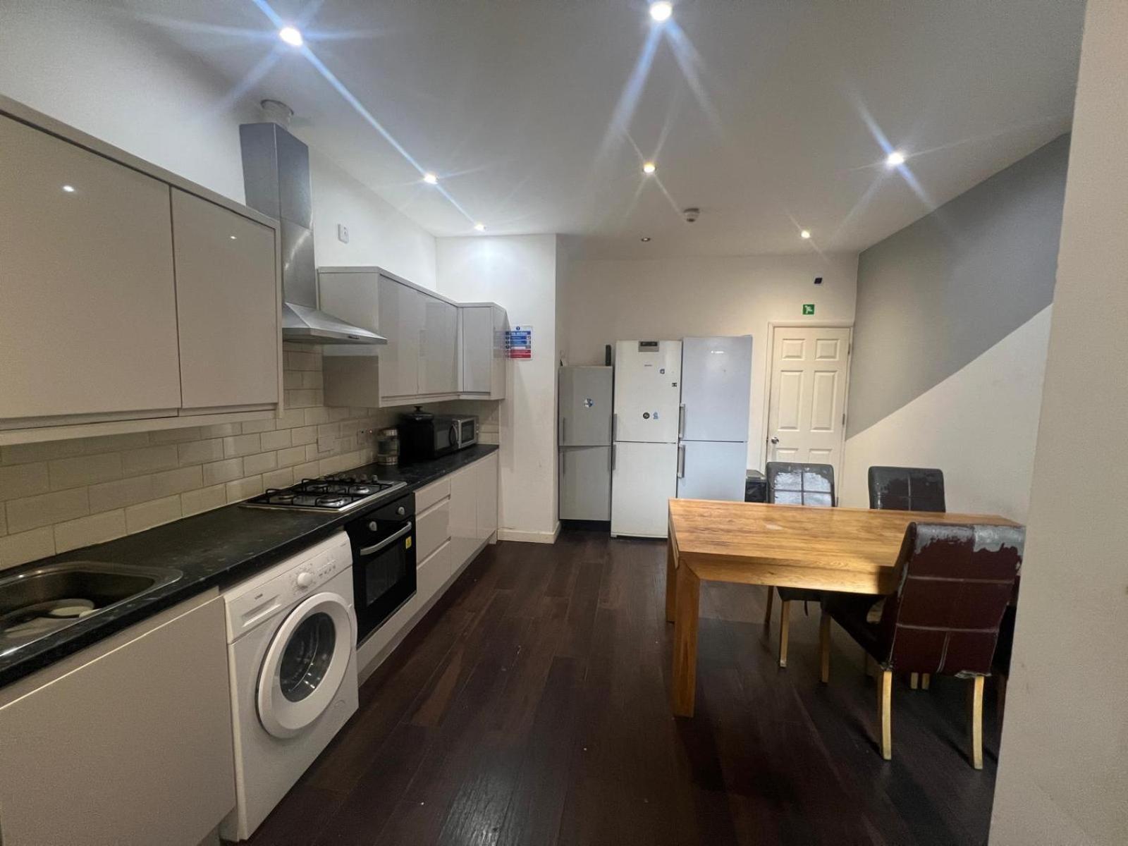 Deluxe Ensuite Double Room With Ensuite Ковънтри Екстериор снимка