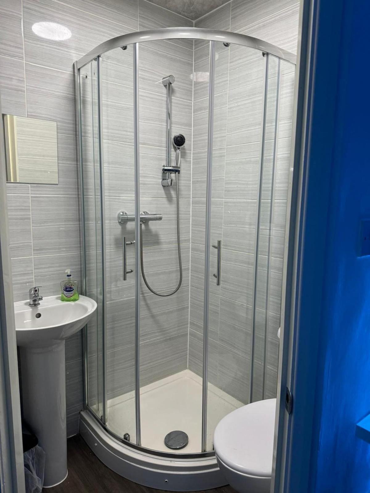 Deluxe Ensuite Double Room With Ensuite Ковънтри Екстериор снимка
