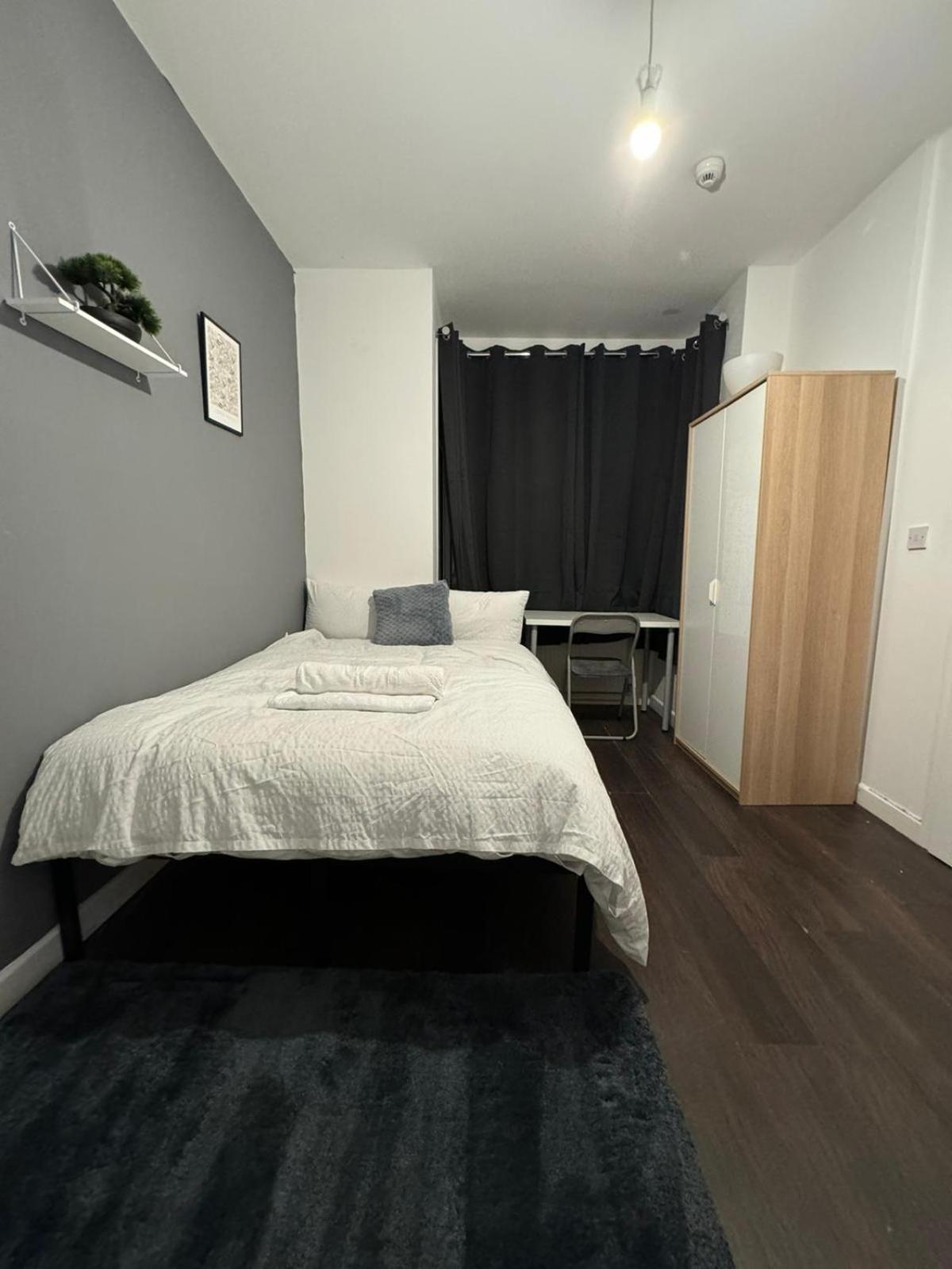 Deluxe Ensuite Double Room With Ensuite Ковънтри Екстериор снимка