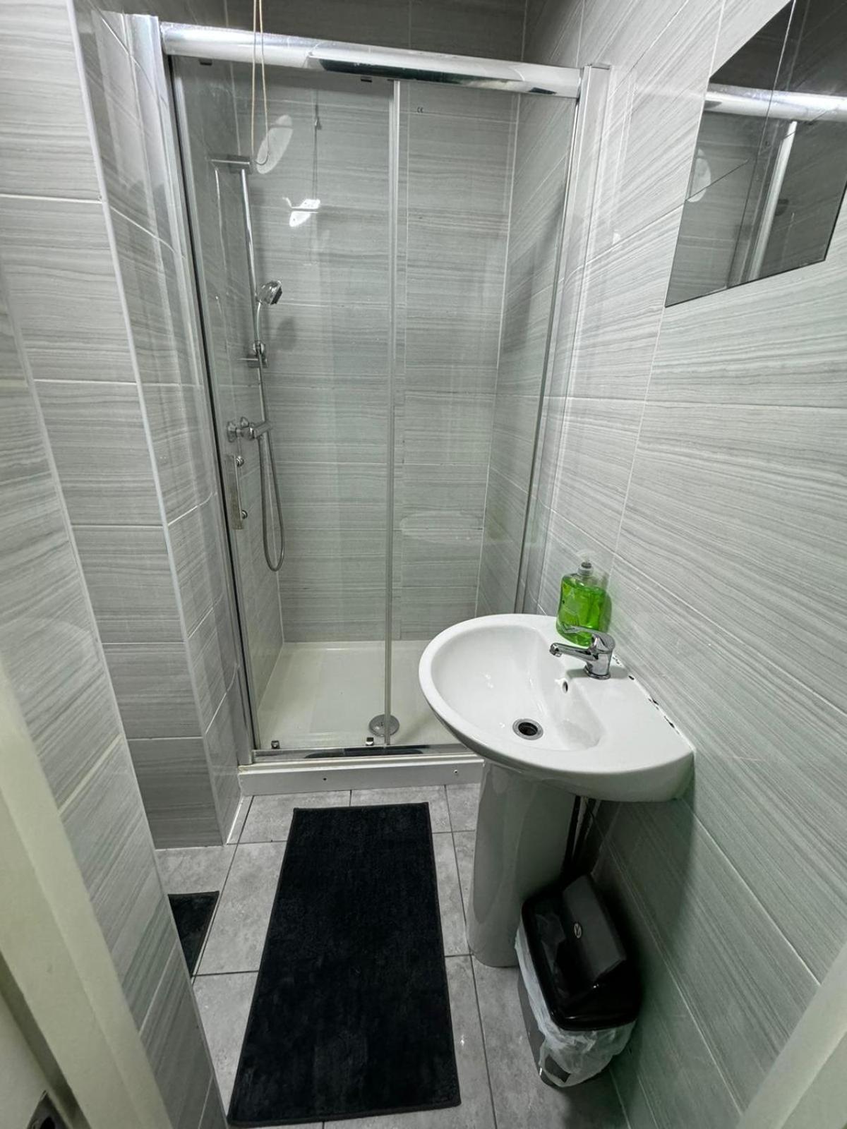 Deluxe Ensuite Double Room With Ensuite Ковънтри Екстериор снимка